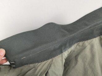1.Weltkrieg, Feldbluse Modell 1915 für einen Angehörigen im Württembergischen Fußartillerie Regiment No. 13.  Kammerstück in gutem Zustand, lediglich ein Schaden im Bereich der linken Brust.