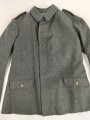 1.Weltkrieg, Feldbluse Modell 1915 für einen Angehörigen im Württembergischen Fußartillerie Regiment No. 13.  Kammerstück in gutem Zustand, lediglich ein Schaden im Bereich der linken Brust.