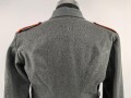 1.Weltkrieg, Feldbluse Modell 1915 für einen Angehörigen im Württembergischen Fußartillerie Regiment No. 13.  Kammerstück in gutem Zustand, lediglich ein Schaden im Bereich der linken Brust.