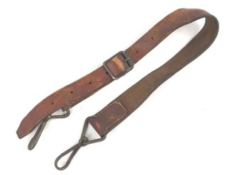 Einzelner Trageriemen für eine Lafette MG34 / 42. Von der norwegichen Armee nach Ende des 2. Weltkrieg gefertigt. Gebraucht, ungereinigt