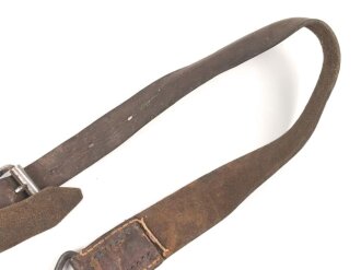 Einzelner Trageriemen für eine Lafette MG34 / 42. Von der norwegichen Armee nach Ende des 2. Weltkrieg gefertigt. Gebraucht, ungereinigt, Leder zum Teil angetrocknet