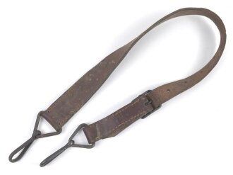 Einzelner Trageriemen für eine Lafette MG34 / 42. Von der norwegichen Armee nach Ende des 2. Weltkrieg gefertigt. Gebraucht, ungereinigt