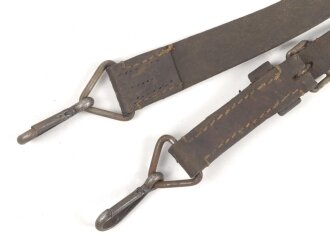 Einzelner Trageriemen für eine Lafette MG34 / 42. Von der norwegichen Armee nach Ende des 2. Weltkrieg gefertigt. Gebraucht, ungereinigt