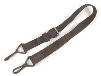 Einzelner Trageriemen für eine Lafette MG34 / 42. Von der norwegichen Armee nach Ende des 2. Weltkrieg gefertigt. Gebraucht, ungereinigt