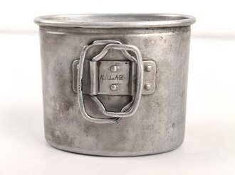 Trinkbecher für eine Feldflasche der Wehrmacht datiert 1942