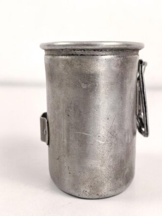 Trinkbecher für eine Feldflasche der Wehrmacht datiert 1942