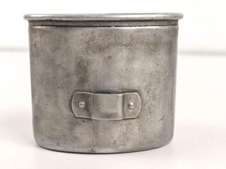 Trinkbecher für eine Feldflasche der Wehrmacht datiert 1942