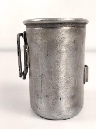 Trinkbecher für eine Feldflasche der Wehrmacht datiert 1942