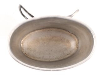 Trinkbecher für eine Feldflasche der Wehrmacht datiert 1942