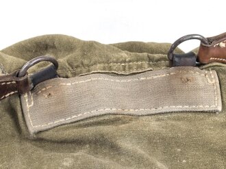 Rucksack Wehrmacht, kleine Ausführung für Artillerie. Stark getragenes Stück