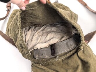 Rucksack Wehrmacht, kleine Ausführung für Artillerie. Stark getragenes Stück