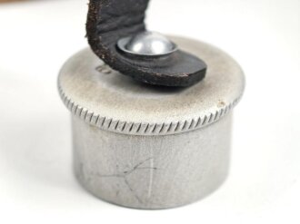 Teil einer Belederung  für eine Feldflasche der Wehrmacht. In Teilen wohl eigenbau