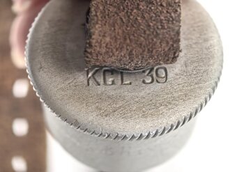 Teil einer Belederung  für eine Feldflasche der Wehrmacht. In Teilen wohl eigenbau