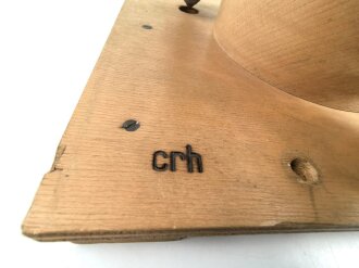 Wehrmacht Ballontheodolith, Hersteller crh für Schmidt & Haensch, Mechanische Werkstätte Berlin. Augenscheinlich komplett und in gutem Zustand. Seltenes Stück, in 30 Jahren hauptberuflicher Tätigkeit das dritte Stück.