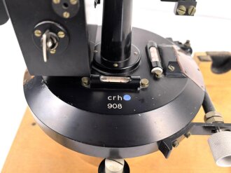 Wehrmacht Ballontheodolith, Hersteller crh für Schmidt & Haensch, Mechanische Werkstätte Berlin. Augenscheinlich komplett und in gutem Zustand. Seltenes Stück, in 30 Jahren hauptberuflicher Tätigkeit das dritte Stück.