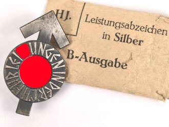 Hitler Jugend, Leistungsabzeichen in Silber . " B " Stück aus Leichtmetall, Hersteller M1/63. Mit der originalen Umverpackung