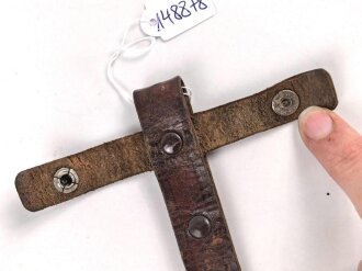 Fahrtenmesser für Angehörige der Hitlerjugend. Hersteller Ernst Pack & Söhne Solingen 1937.Devise deutlich, Griffraute wackelt leicht wie es sein soll. Ungereinigtes Stück in gutem Gesamtzustand