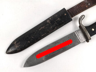 Fahrtenmesser für Angehörige der Hitlerjugend. Hersteller Ernst Pack & Söhne Solingen 1937.Devise deutlich, Griffraute wackelt leicht wie es sein soll. Ungereinigtes Stück in gutem Gesamtzustand