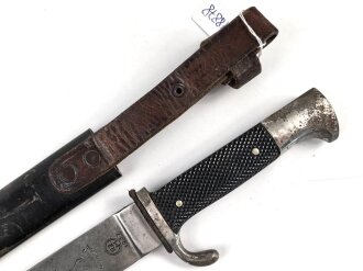 Fahrtenmesser für Angehörige der Hitlerjugend. Hersteller Ernst Pack & Söhne Solingen 1937.Devise deutlich, Griffraute wackelt leicht wie es sein soll. Ungereinigtes Stück in gutem Gesamtzustand