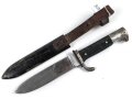 Fahrtenmesser für Angehörige der Hitlerjugend. Hersteller Ernst Pack & Söhne Solingen 1937.Devise deutlich, Griffraute wackelt leicht wie es sein soll. Ungereinigtes Stück in gutem Gesamtzustand