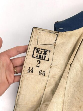 1. Weltkrieg, feldgrauer Waffenrock zur Heimatuniform für einen Sergeanten der Schutztruppe für Deutsch Südwestafrika. Kammerstück K.A. ( Kolonialamt ) 1917. Sehr guter Zustand, Rarität