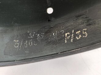 Stahlhelmglocke Modell 1935, Hersteller Q66, meiner Meinung nach überlackiertes Stück