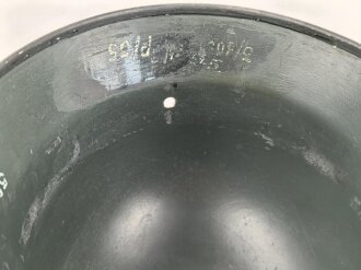 Stahlhelmglocke Modell 1935, Hersteller Q66, meiner Meinung nach überlackiertes Stück