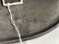 Heer, Stahlhelm Modell 1935. Originallack, beide Abzeichen entfernt. Zugehöriges Innenfutter, die beiden seitlichen Nieten wackeln. EF64