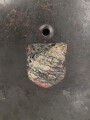 Heer, Stahlhelm Modell 1935. Originallack, beide Abzeichen entfernt. Zugehöriges Innenfutter, die beiden seitlichen Nieten wackeln. EF64