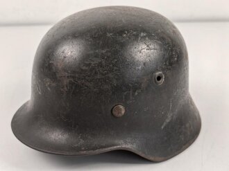 Stahlhelmglocke Modell 1940 für Angehörige der Waffen SS. In allen Teilen originales Stück, das SS Emblem entfernt. ET64, Lotnummer 768