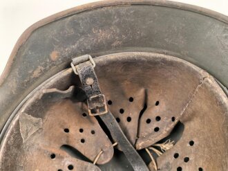 Stahlhelmglocke Modell 1940 für Angehörige der Waffen SS. In allen Teilen originales Stück, das SS Emblem entfernt. ET64, Lotnummer 768