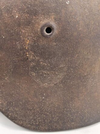 Heer, Stahlhelm Modell 1940. Ungereinigter Scheunenfund SE64 ?