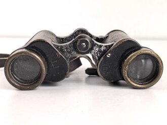 Russland 2. Weltkrieg, Doppelfernrohr 6 x 30 . Durchsicht rechts mit sehr vielen kleinen Punkten, links einwandfrei. Strichplatte deutlich. Beutestück eines deutschen Soldaten, der unten seinen Namen eingeritzt hat.