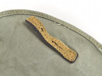 Brotbeutel Wehrmacht. Letzte Ausführung mit angenähtem Trageriemen. Variante aus weichem, grauem Material