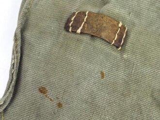 Brotbeutel Wehrmacht. Letzte Ausführung mit angenähtem Trageriemen. Variante aus weichem, grauem Material