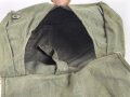 Brotbeutel Wehrmacht. Letzte Ausführung mit angenähtem Trageriemen. Variante aus weichem, grauem Material