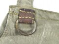 Brotbeutel Wehrmacht. Letzte Ausführung mit angenähtem Trageriemen. Variante aus weichem, grauem Material