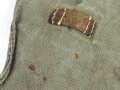 Brotbeutel Wehrmacht. Letzte Ausführung mit angenähtem Trageriemen. Variante aus weichem, grauem Material