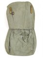 Brotbeutel Wehrmacht. Letzte Ausführung mit angenähtem Trageriemen. Variante aus weichem, grauem Material