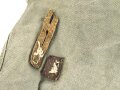 Brotbeutel Wehrmacht. Letzte Ausführung mit angenähtem Trageriemen. Variante aus weichem, grauem Material