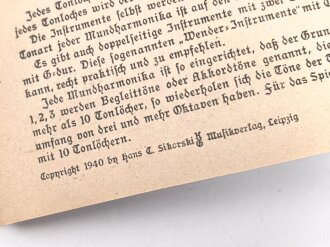"Die Wehrmacht singt" neue Soldatenlieder für Mundharmonika. 48 Seiten, guter Zustand