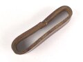 Schieber aus braunem Leder für eine Feldbinde für Offiziere der Wehrmacht. Innenmaß 53mm