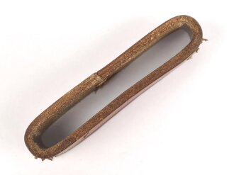 Schieber aus braunem Leder für eine Feldbinde für Offiziere der Wehrmacht. Innenmaß 59mm