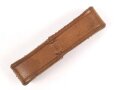 Schieber aus braunem Leder für eine Feldbinde für Offiziere der Wehrmacht. Innenmaß 59mm