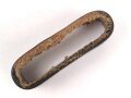 Schieber aus vorderseitig geschwärztem Leder für eine Feldbinde für Offiziere der Wehrmacht. Innenmaß 53mm