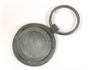 Unterer Verschluss für Gasmaskenfilter / Filtereinsatz der Wehrmacht. Hersteller bwz, Gummi weich