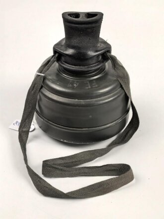 Gasmaskenfilter "Filtereinsatz 41" Wehrmacht .  Guter Zustand, datiert 1943, mit aufgeschraubtem, späten Mundstück
