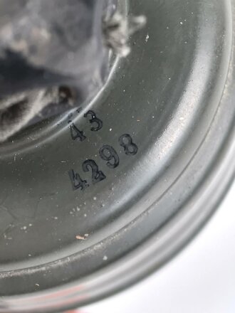 Gasmaskenfilter "Filtereinsatz 41" Wehrmacht .  Guter Zustand, datiert 1943, mit aufgeschraubtem, späten Mundstück