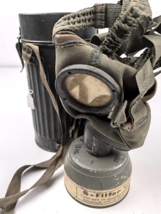 Luftschutz / Werkschutz. Gasmaske Modell 1930,...