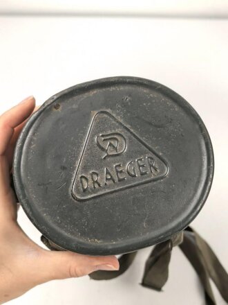 Luftschutz / Werkschutz. Gasmaske Modell 1930, Ausführung als S-Maske für den Luftschutz. Der Filter datiert 1937, in Bereitschaftsbüchse "Dräger"